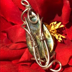 “ Twisted ” Labradorite Pendant